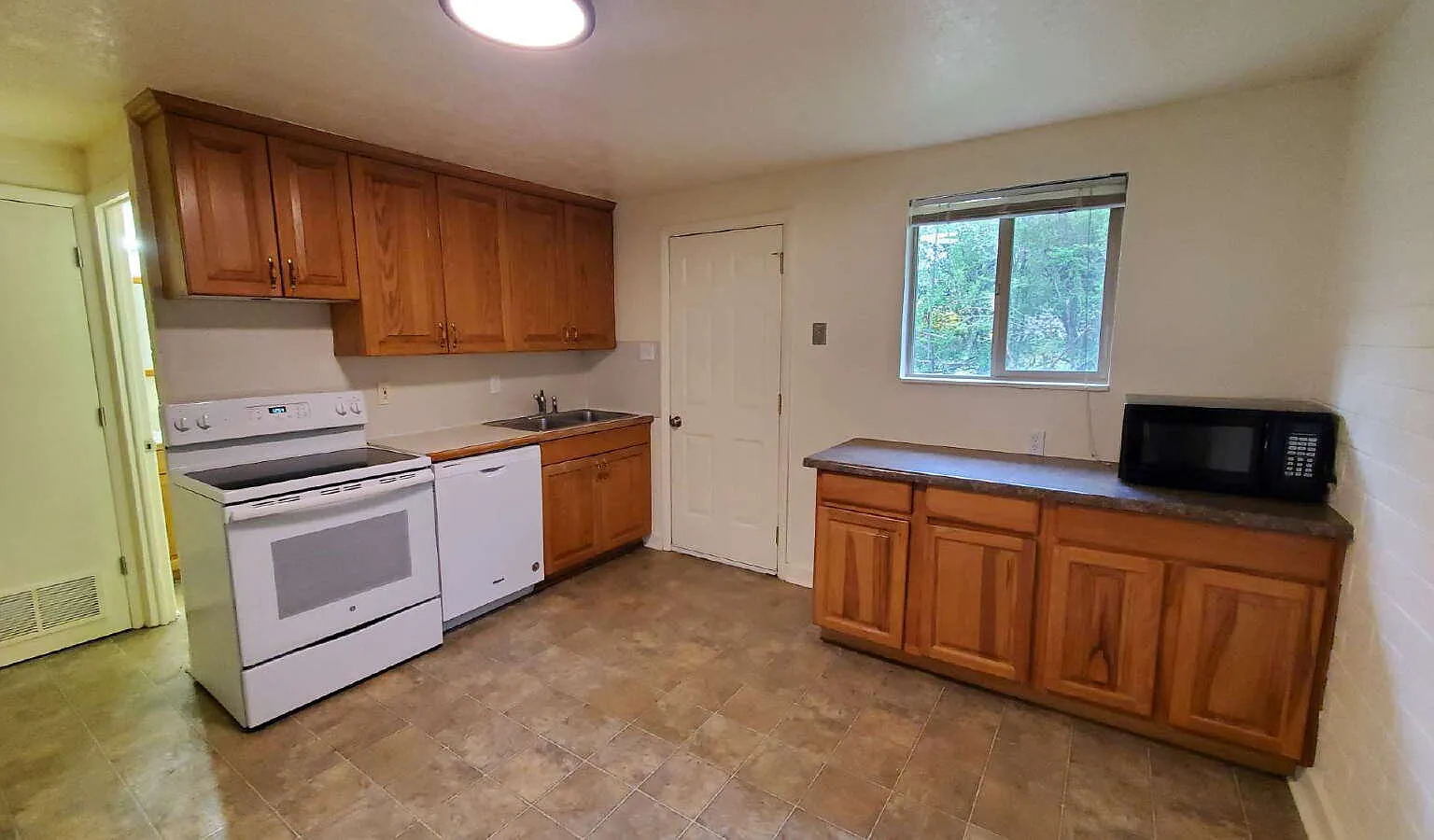 2 bed, 1.0 bath, 780 sqft, $1,425 — Photo 4