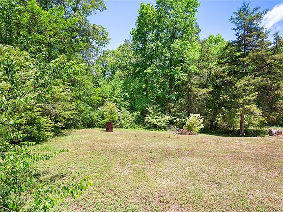 3rd image of 209 Short Cut Rd