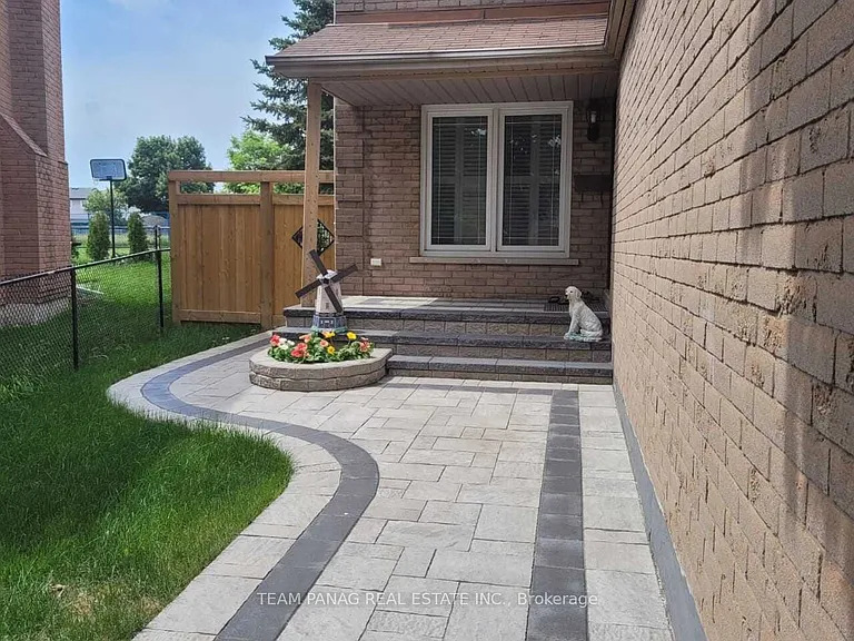 12 Jeremy Pl #UPPER — Photo 2