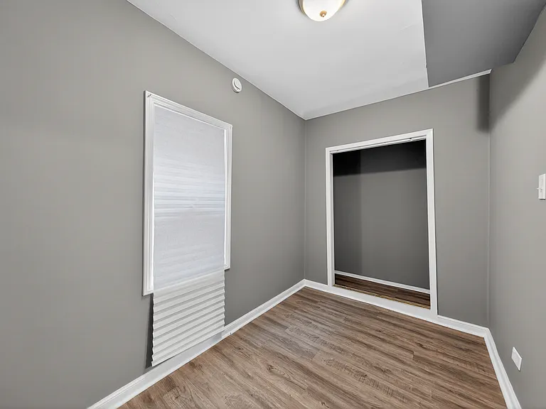 8428 S Escanaba Ave #2 — Photo 1