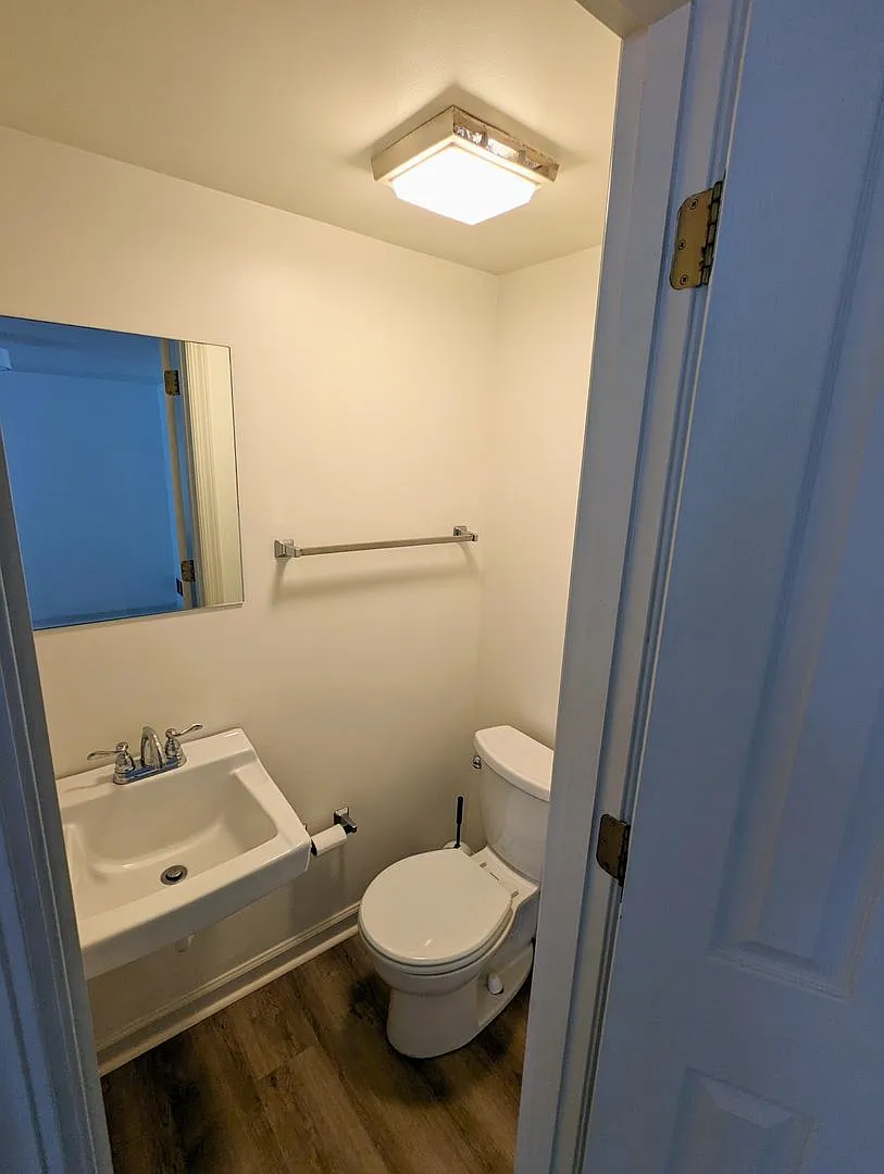 Premier City Living 2 Bed 1.5 Bath Townhouse with off street parking! Available immediately! (Sou... — Photo 4