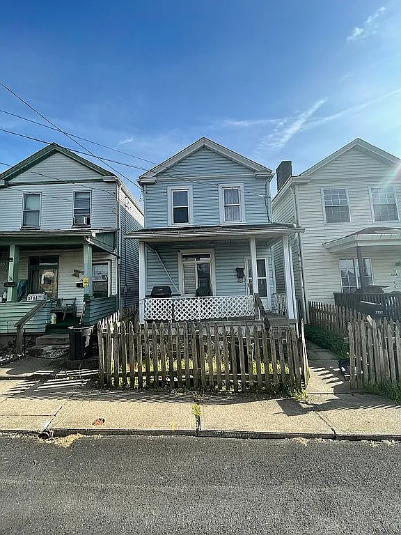 3712 York St photo 1
