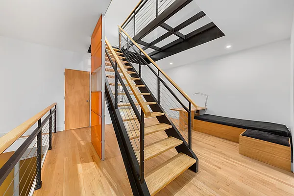 Rented by Coldwell Banker Warburg | media 12