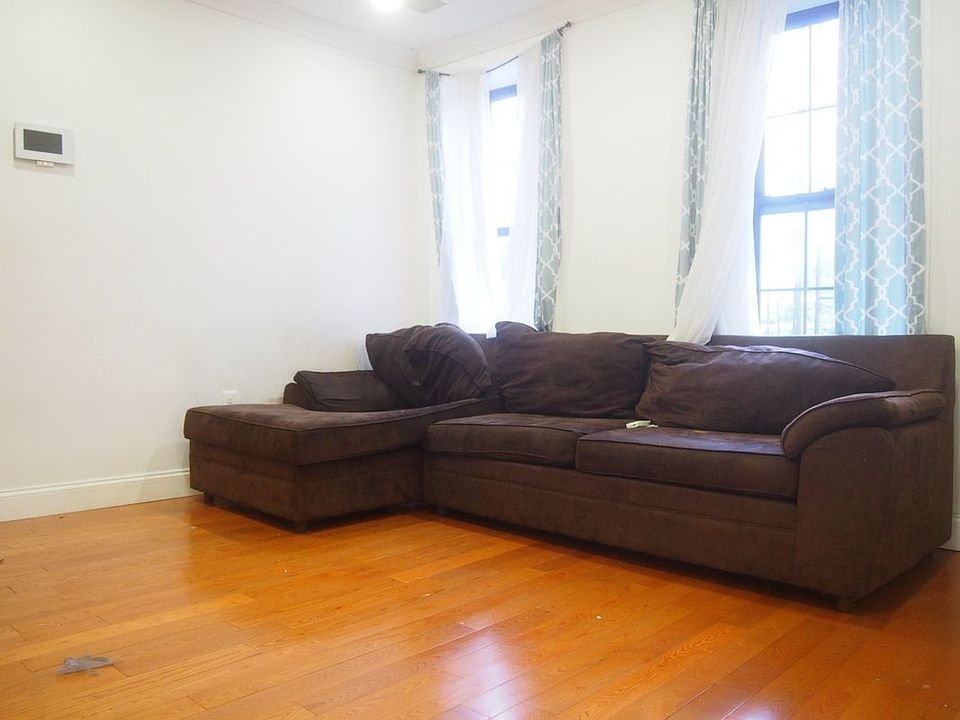 2nd image of 286 Cooper St #3