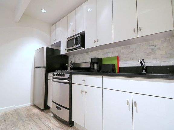 2nd image of 145 Mulberry St APT 4G