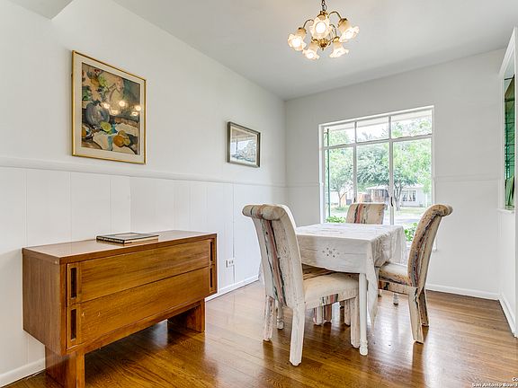 3rd image of 534 BRIGHTWOOD PL