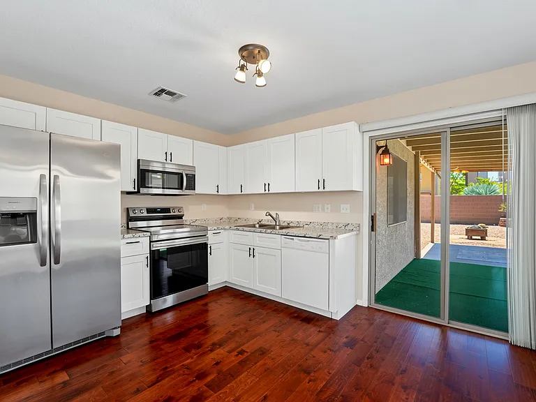 42551 W Hillman Dr — Photo 7