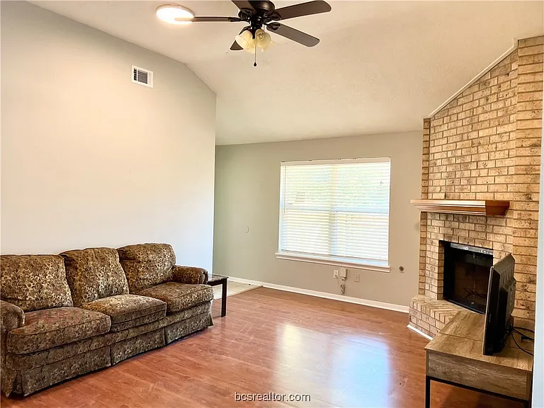 3405 Dallis Dr — Photo 5