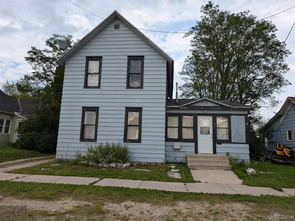132 N 2nd St, Manistique, MI 49854