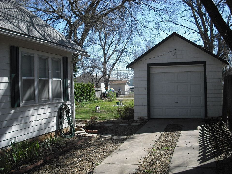 2nd image of 1208 Menor St