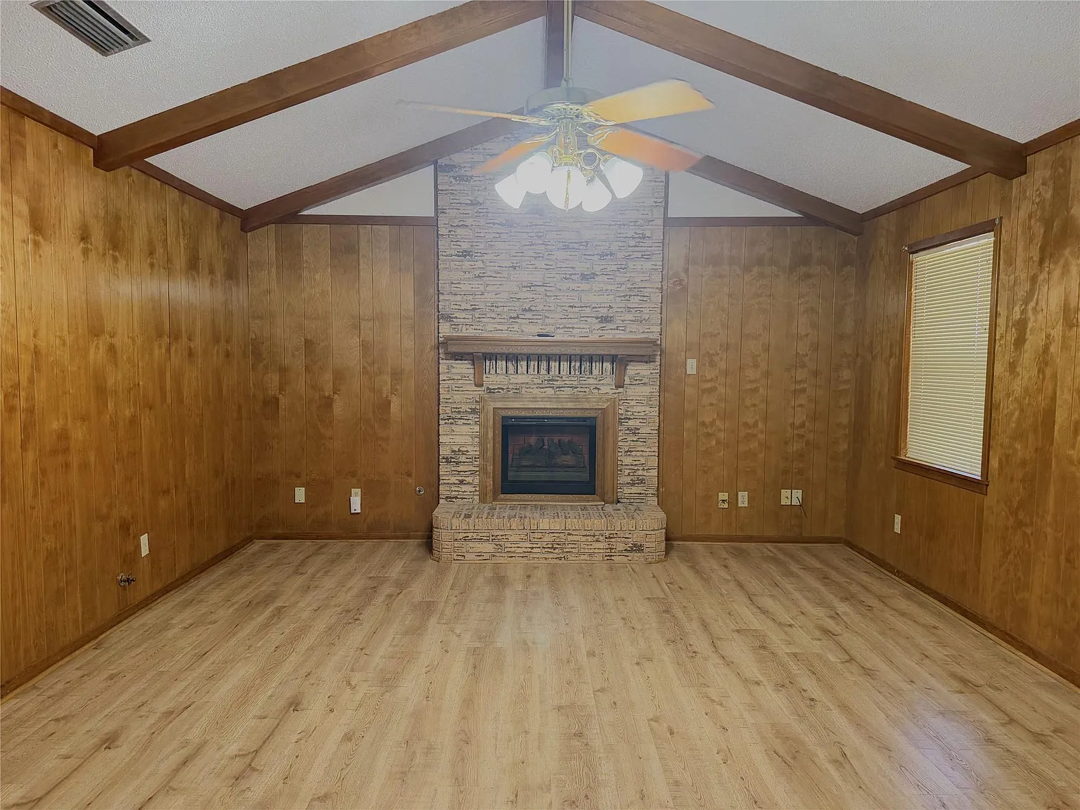 2 bed, 2.0 bath, 1322 sqft, $1,700 — Photo 2