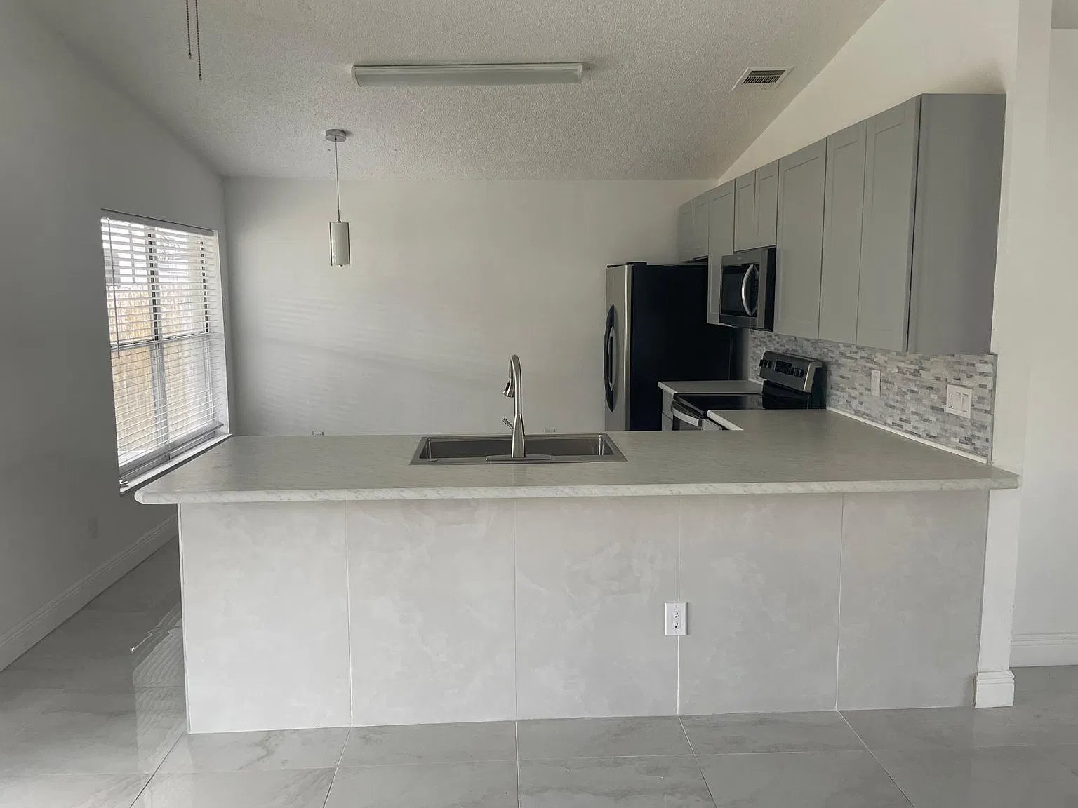 3405 Burlington Dr — Photo 3