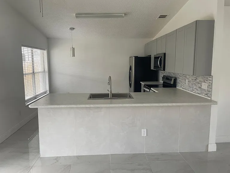 3405 Burlington Dr — Photo 3