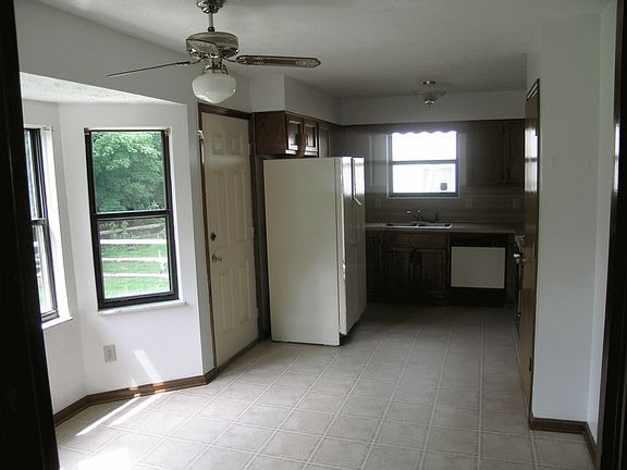 4th image of 67-69 Groton Dr