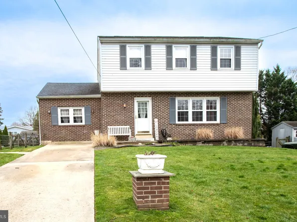 2625 Valley Forge Dr, Upper Chichester, PA 19061