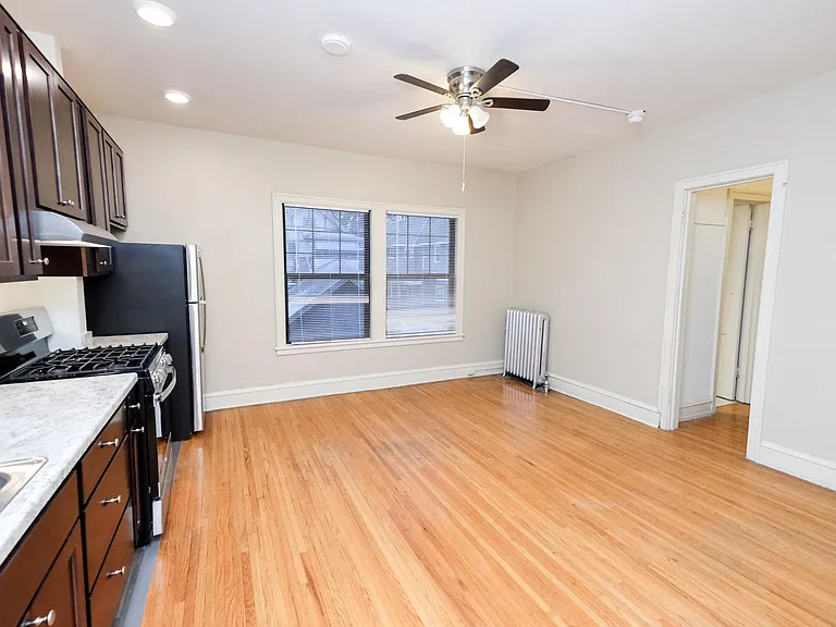 Garfield Court Apartments — Photo 10