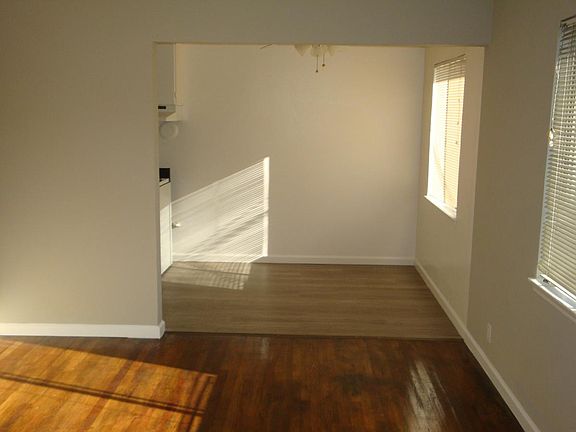 2nd image of 1121 Frankfurt Ave APT 3