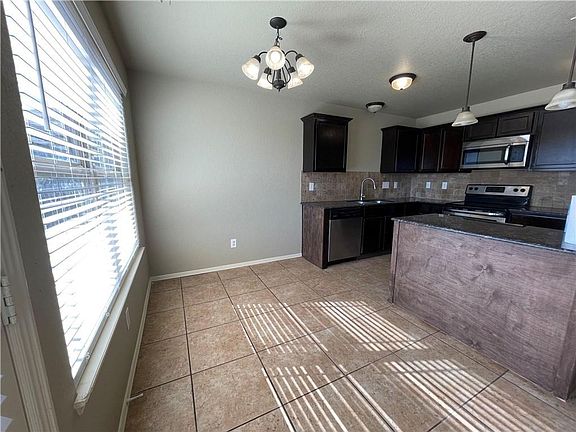 3rd image of 1018 Kensington Dr