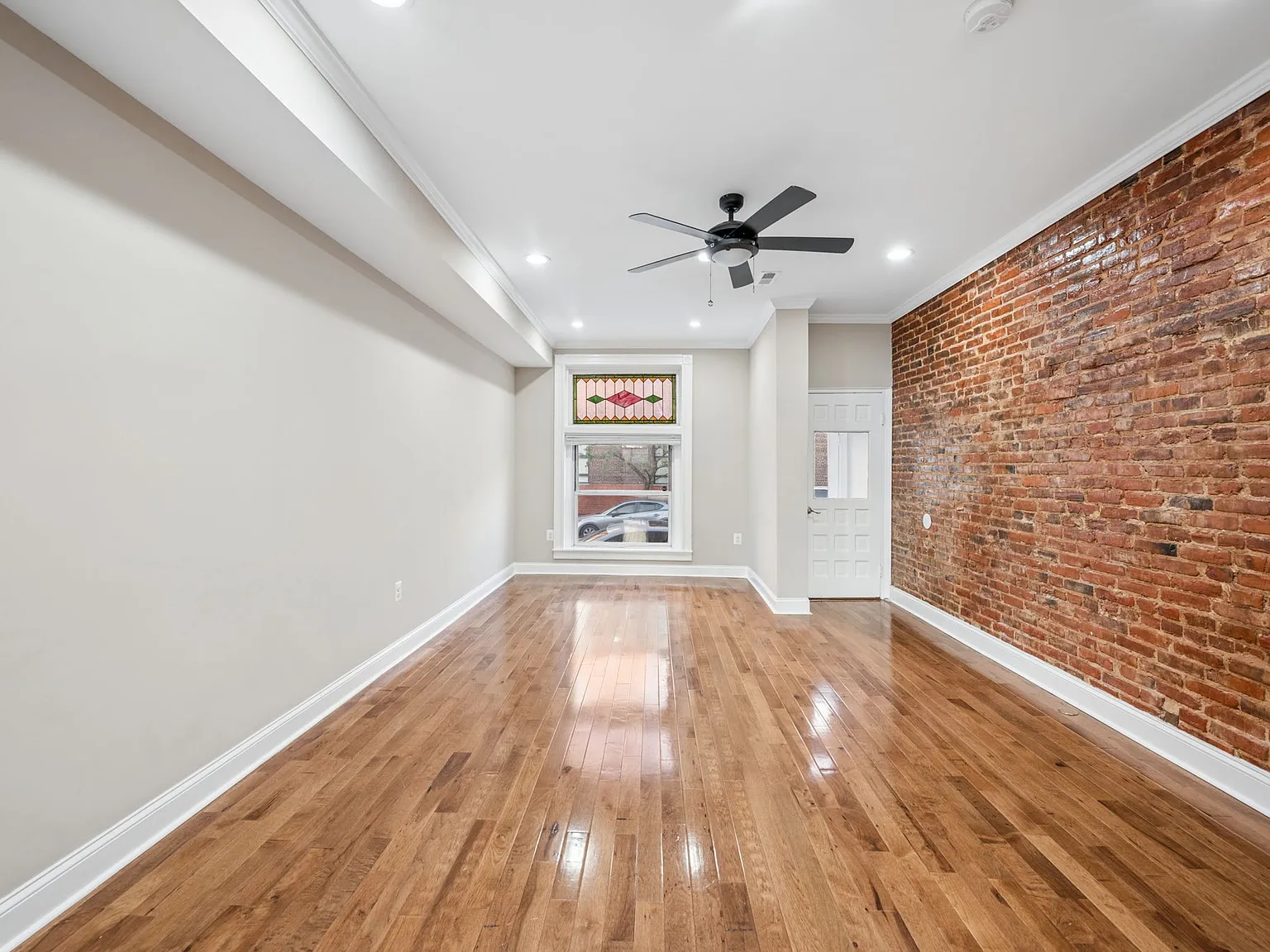 4 bed, 1970 sqft, $3,700 — Photo 1