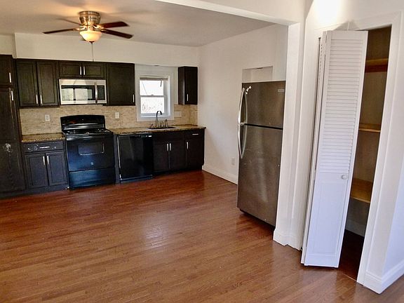 3rd image of 1094 Mountain Ave #1