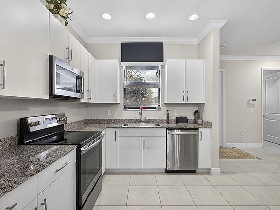 3rd image of 5563 Starfish Road