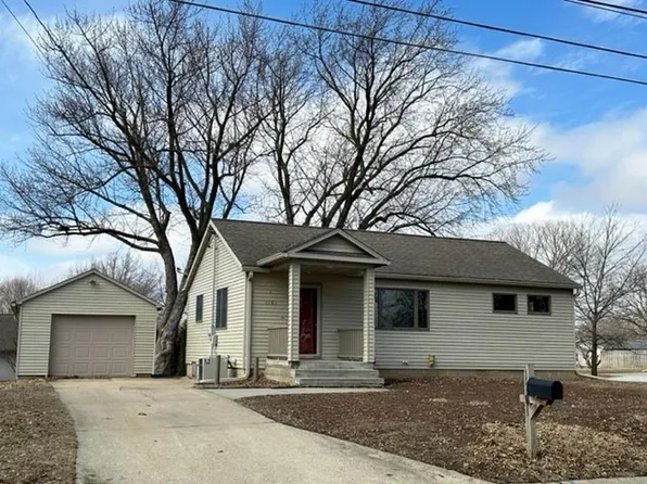 1101 Allison St, Charles City, IA 50616