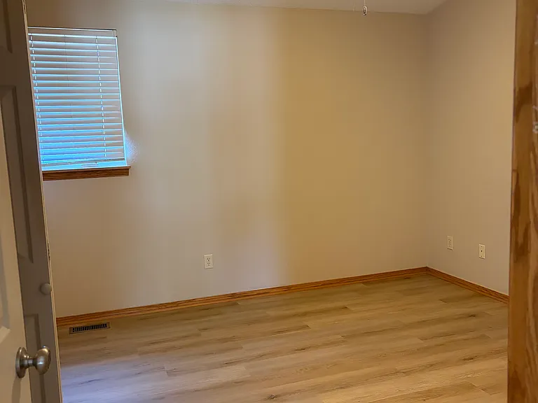 220 Wiley St — Photo 4