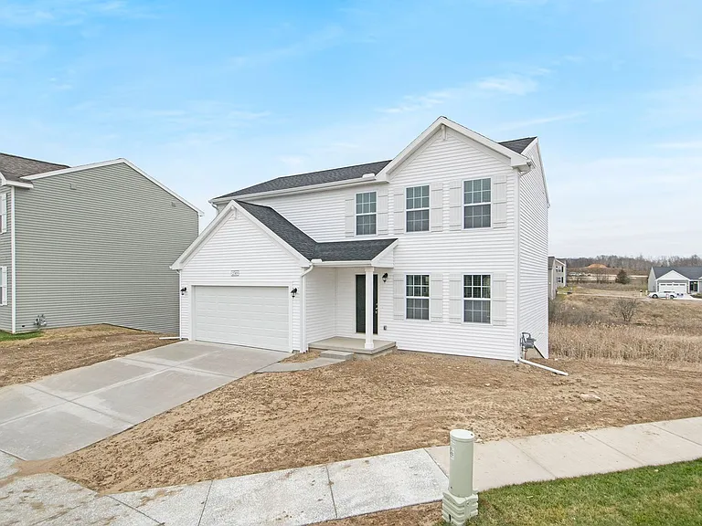 3124 Blue Grass Ln — Photo 1