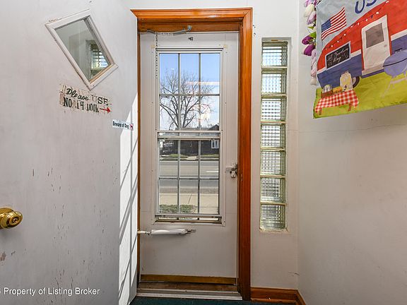 4th image of 236 S Main Ave
