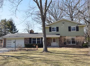 4443 N 110th St, Wauwatosa, WI 53225