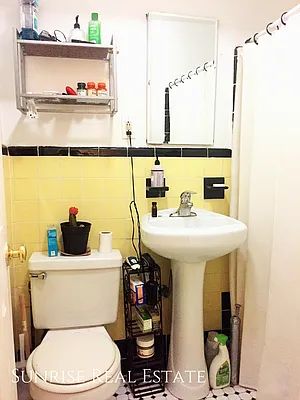 Rented by Sunrise Real Estate | media 27