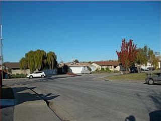 2nd image of 884 San Carrizo Way