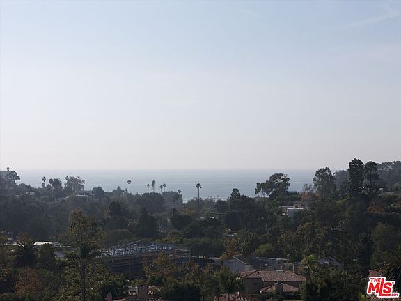 3rd image of 587 Entrada Dr