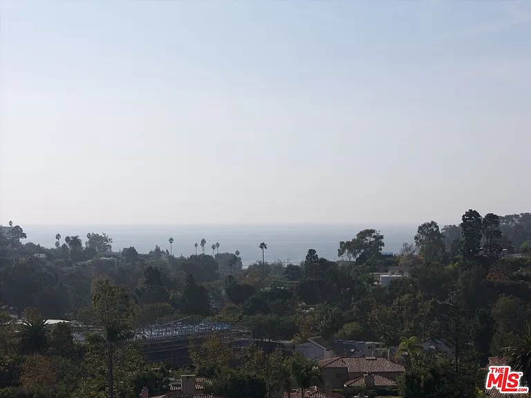 587 Entrada Dr — Photo 3