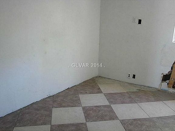 4th image of 1310 Wengert Ave