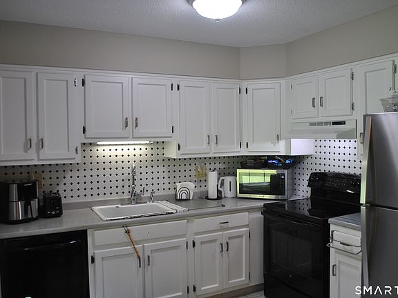 4th image of 46 Glen Ridge Court #46