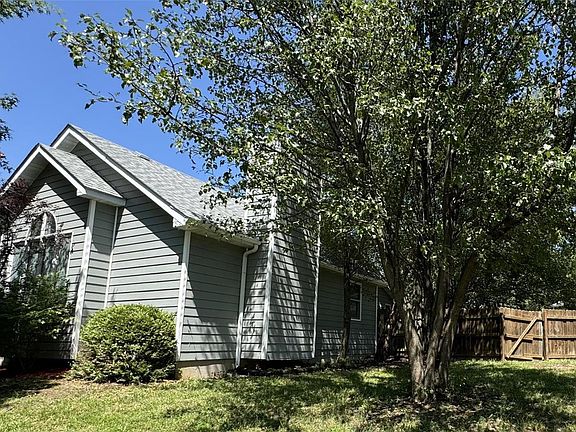 3rd image of 1303 Harvey Ln