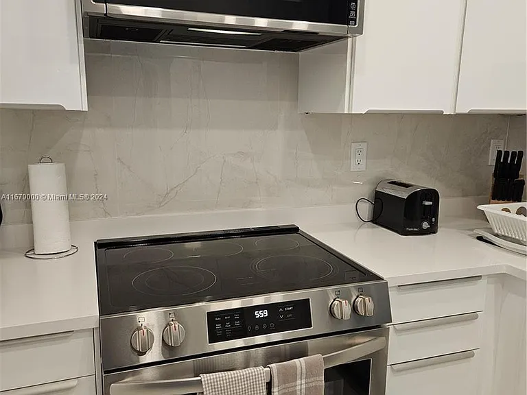 5601 Collins Ave #1605 — Photo 7