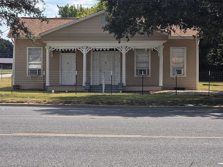 601A W Washington Ave #A — Photo 1
