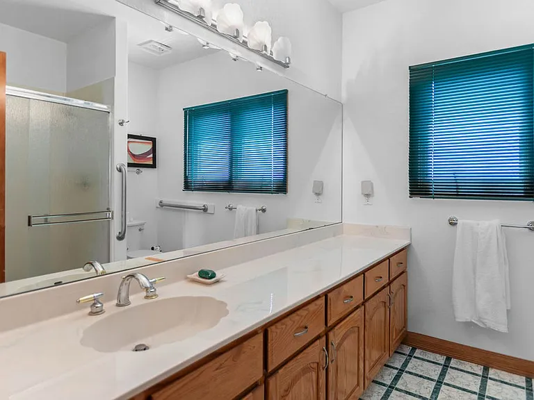 3957 Valley Oak Dr — Photo 37