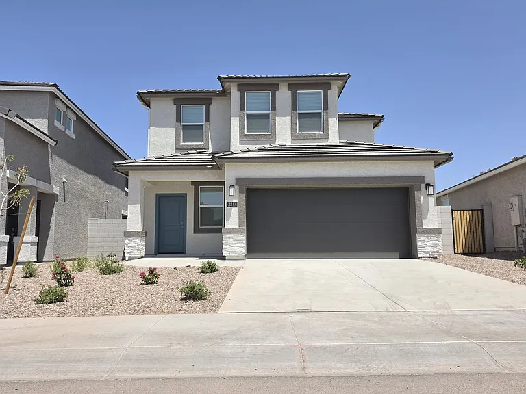 2844 W Shepperd Ave — Photo 2