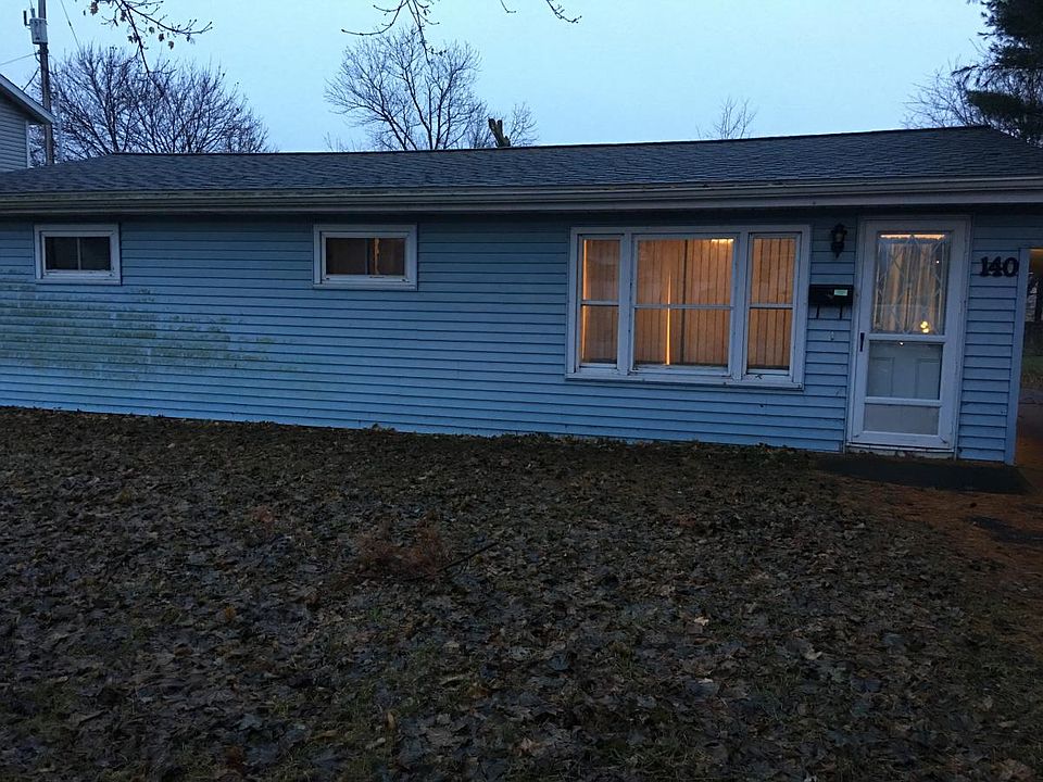1st image of 140 2nd St SE