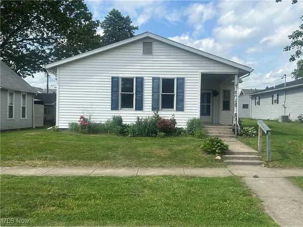 616 Vine St, Coshocton, OH 43812