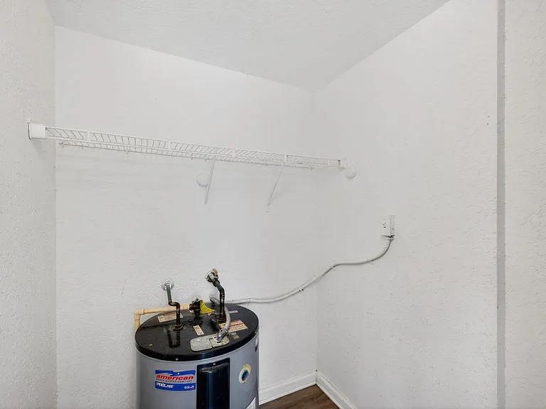 1671 NE 33rd St #1 — Photo 17