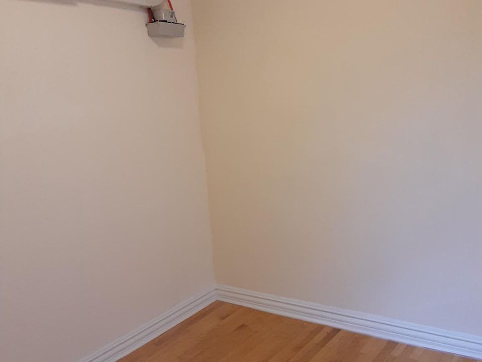 2nd image of 2554 Kensington Ave Floor 2