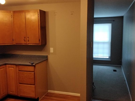 3rd image of 221 Tulip Dr
