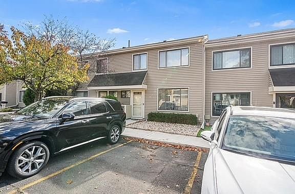 2nd image of 28 Berry Ct