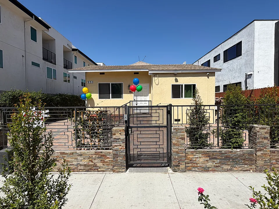 951 N Oxford Ave #O