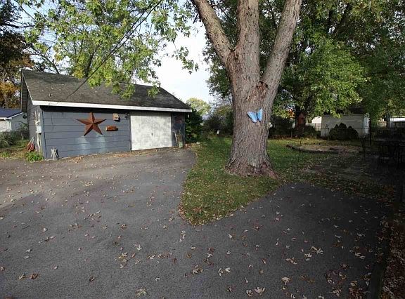 3rd image of 909 S Wood St
