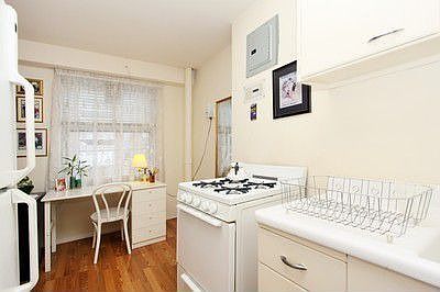 3rd image of 90 La Salle St #7E